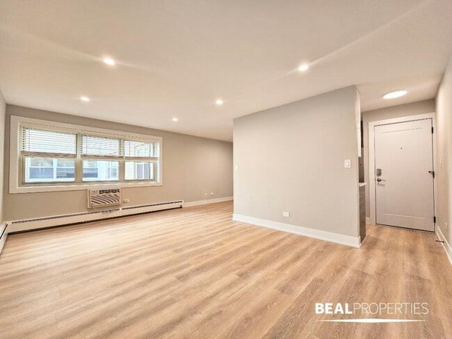 Building Photo - 1 bedroom in CHICAGO IL 60657