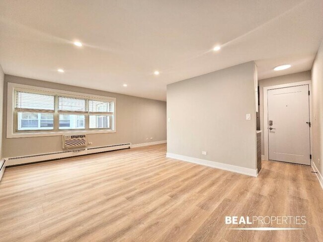 Building Photo - 1 bedroom in CHICAGO IL 60657