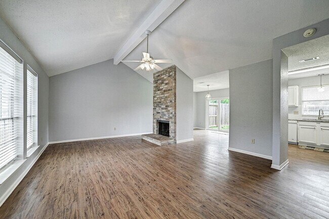 Foto del edificio - 2615 Lively Ln