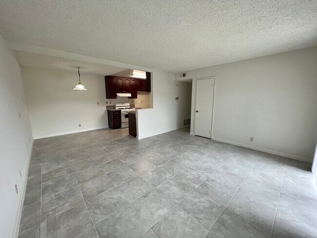 Building Photo - 2570 W Lincoln Ave