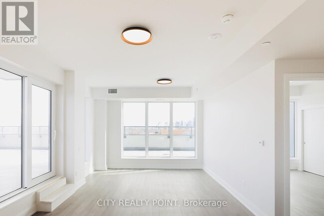Building Photo - 2525-2525 Bathurst St