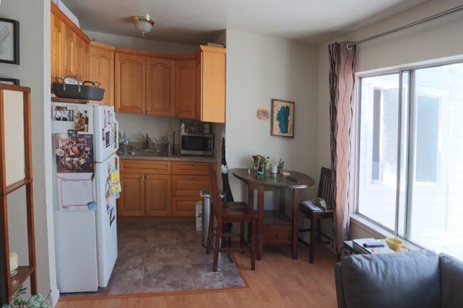Kitchen - 929 Oak St