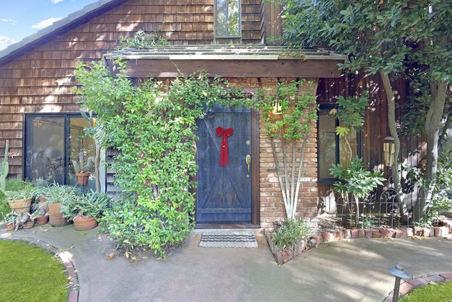 Building Photo - 1441 Bonnell Dr