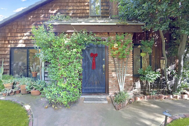 Foto del edificio - 1441 Bonnell Dr