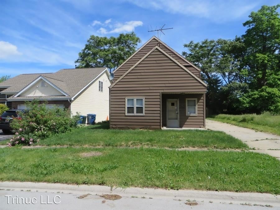 Primary Photo - 3 br, 1.5 bath House - 17 W 30th Pl