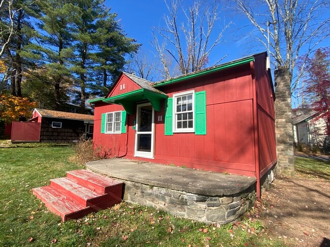 Building Photo - Chestnut Grove Village 11