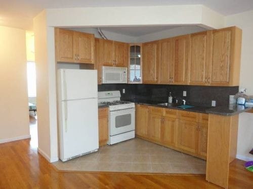 Primary Photo - 5747 Myrtle Ave
