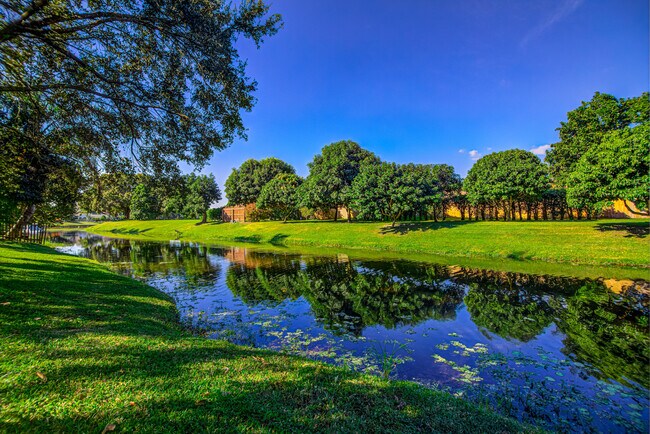Building Photo - 1372 Waterway Cove Dr