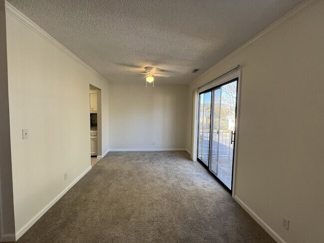 Foto del edificio - 764 Fox Ridge Dr