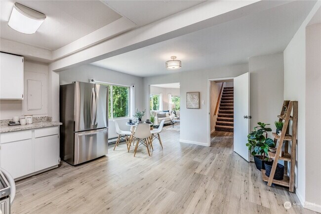 Foto del edificio - Charming updated 3 bed home in Hillman City!