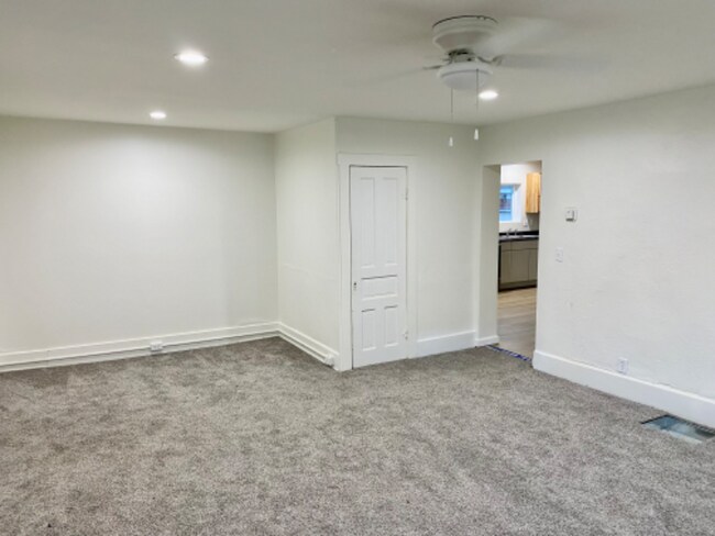 Building Photo - 153 Laquineo St