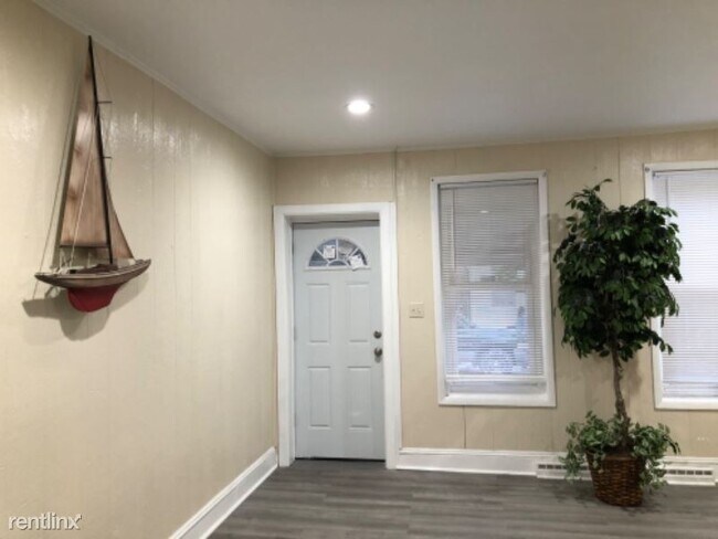 Building Photo - 3 br, 1 bath House - 123 Kent Street