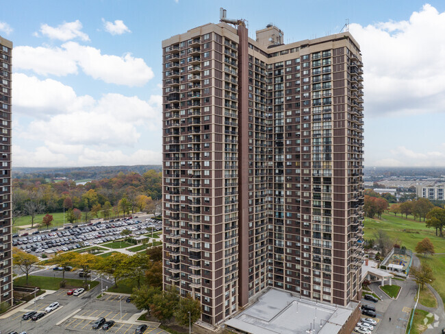 Building Photo - North Shore Towers