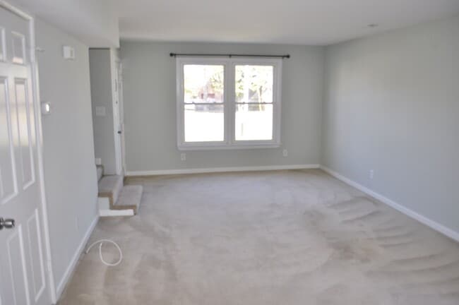 Building Photo - 9396 Pine Tree Rd