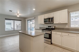 Building Photo - 20 Fantasia Ln