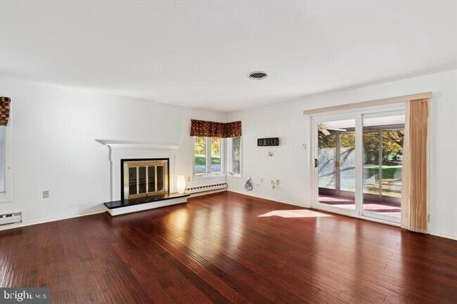 Foto del edificio - 201 Chandler Dr