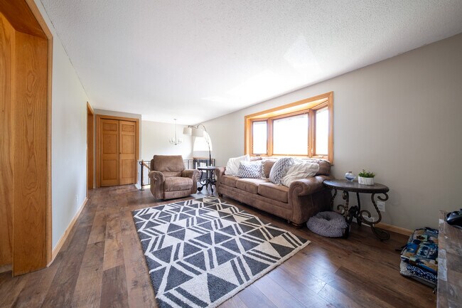 Foto del edificio - 8618 Wildwood Ave