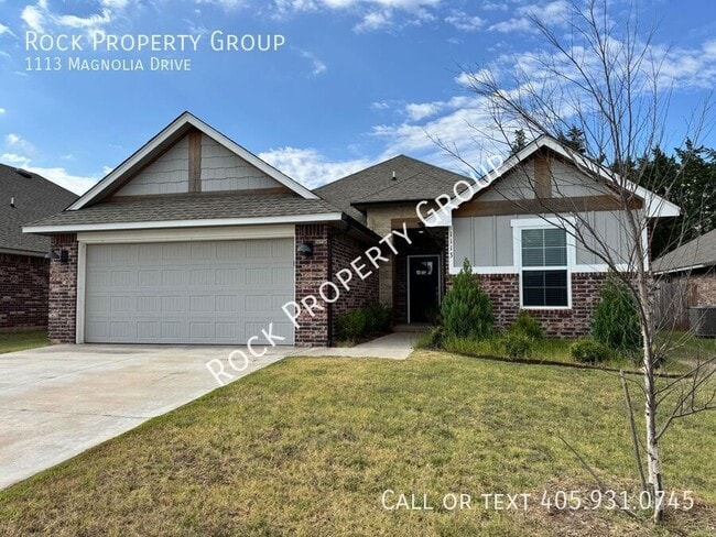 Building Photo - 1113 Magnolia Dr