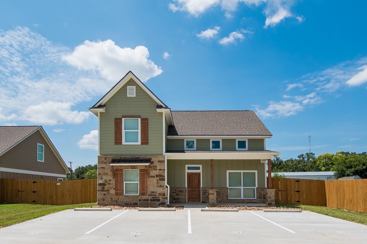 *Example photo of similar home/floor plan. - 120 Waverly Dr
