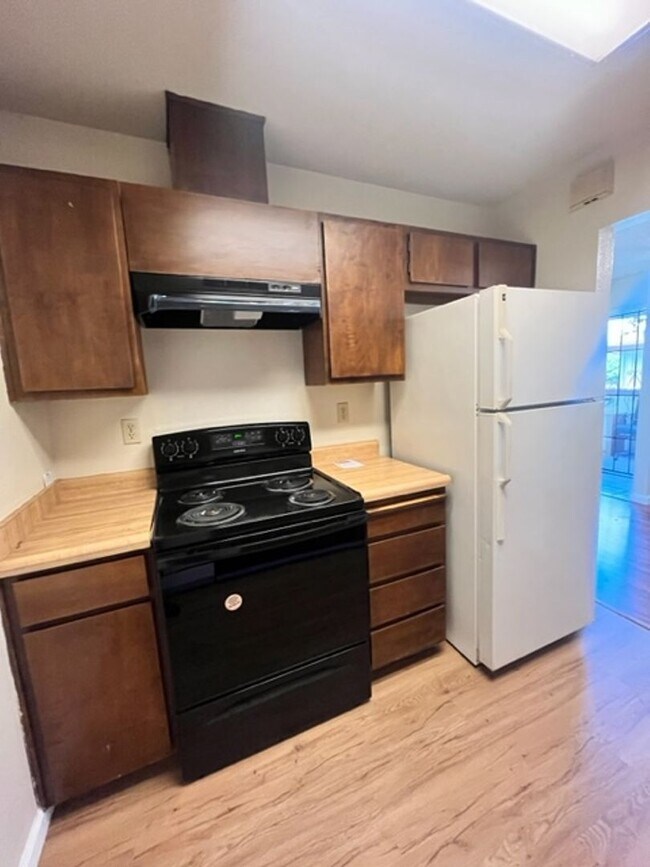 Foto del edificio - Hayward 2 bedroom, 2 bath Condo