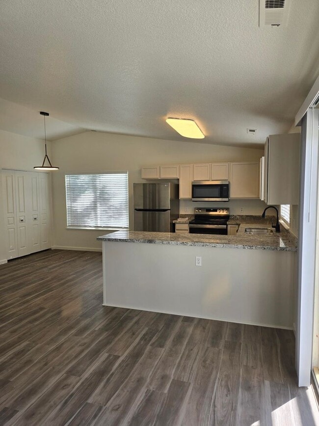 Building Photo - Trending Designer Decor