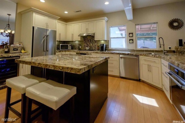 Foto del edificio - 5 br, 3 bath House - 2102 Karen Alane Way
