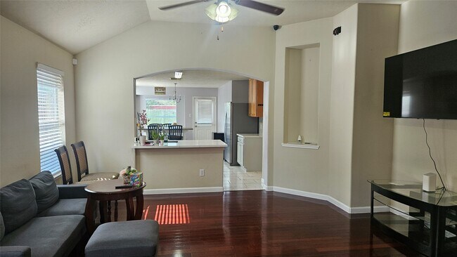 Foto del edificio - 9611 Drummond Cliff Ln
