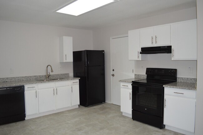 Foto del edificio - Newly remodeled 3 bed 2 bath