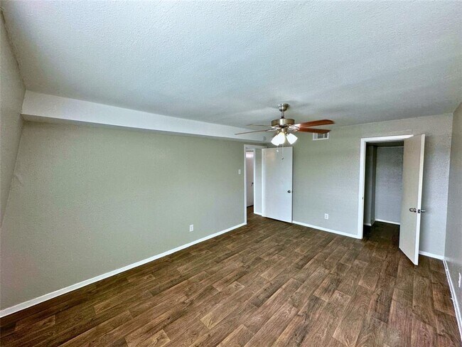 Foto del edificio - 1825 Wooten Park Dr