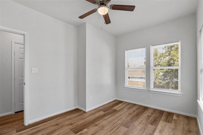 Foto del edificio - 4313 Harrisburg Blvd