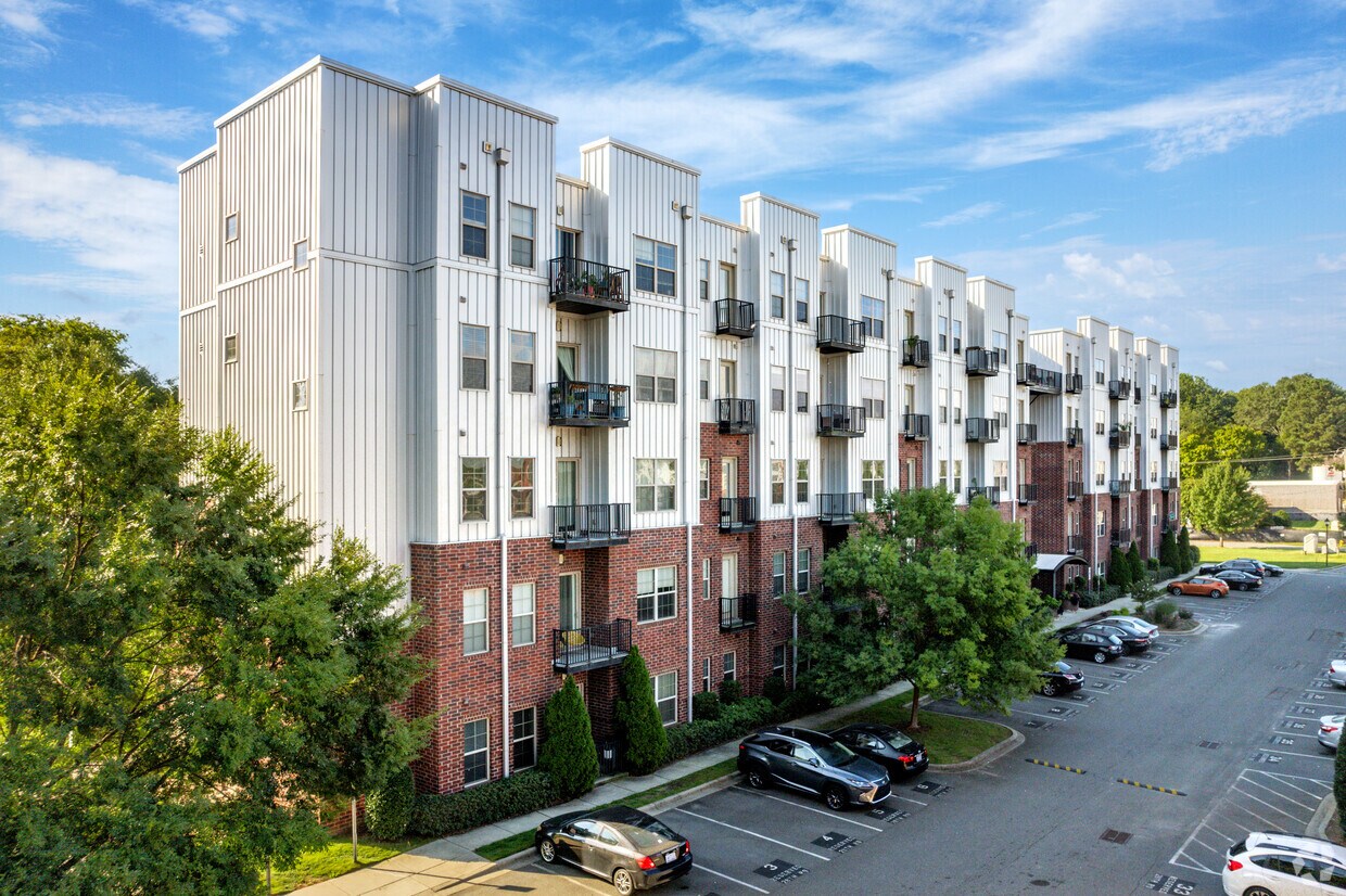 Primary Photo - 2338 Yadkin Ave
