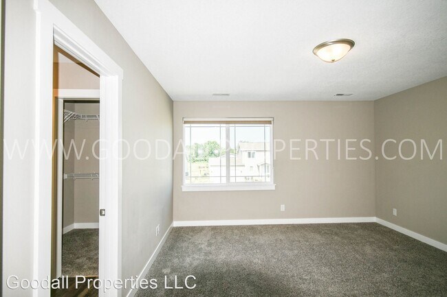 Building Photo - 4 br, 2.5 bath House - 1007 Warren St
