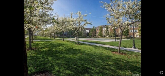 Building Photo - 15213 Linden Way
