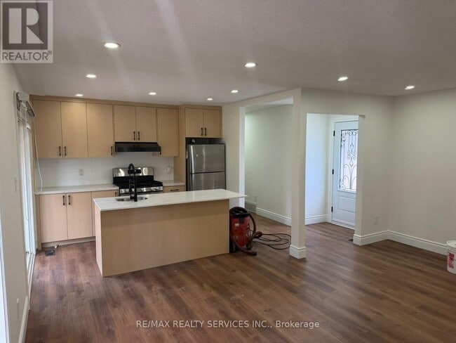 Building Photo - 46 Staveley Crescent