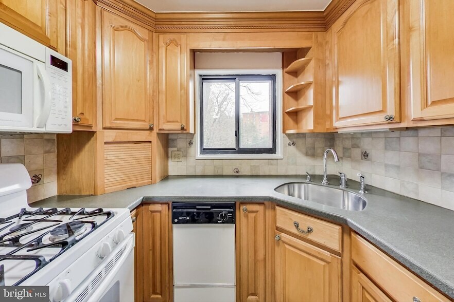 Photo - 7611 Maple Avenue Unit 202