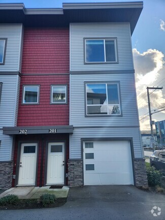 Building Photo - 3351 Luxton Rd