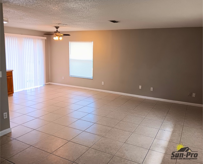 Building Photo - 2735 Fern Palm Dr