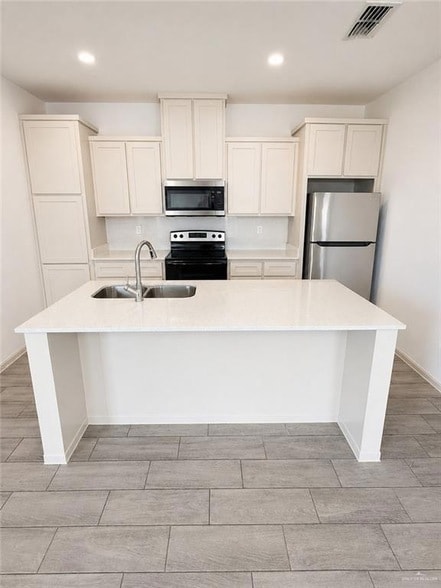 Building Photo - 1505 Shavano Dr