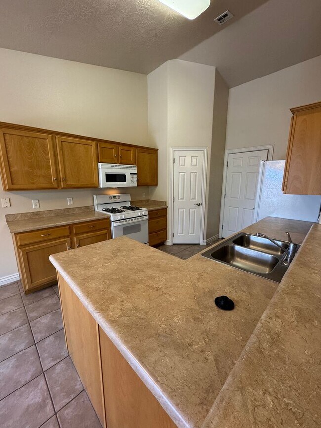 Foto del edificio - 3 bed, 2 Bath Twin Home in Southern View