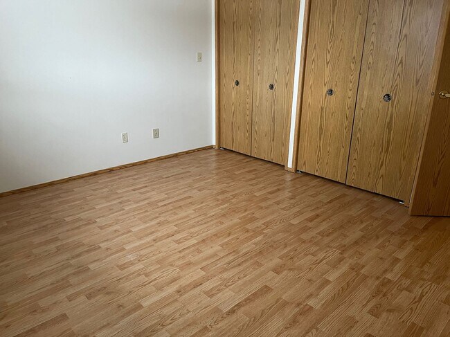 Photo du bâtiment - 2 Bed 1 Bath Unit in Red Deer, AB