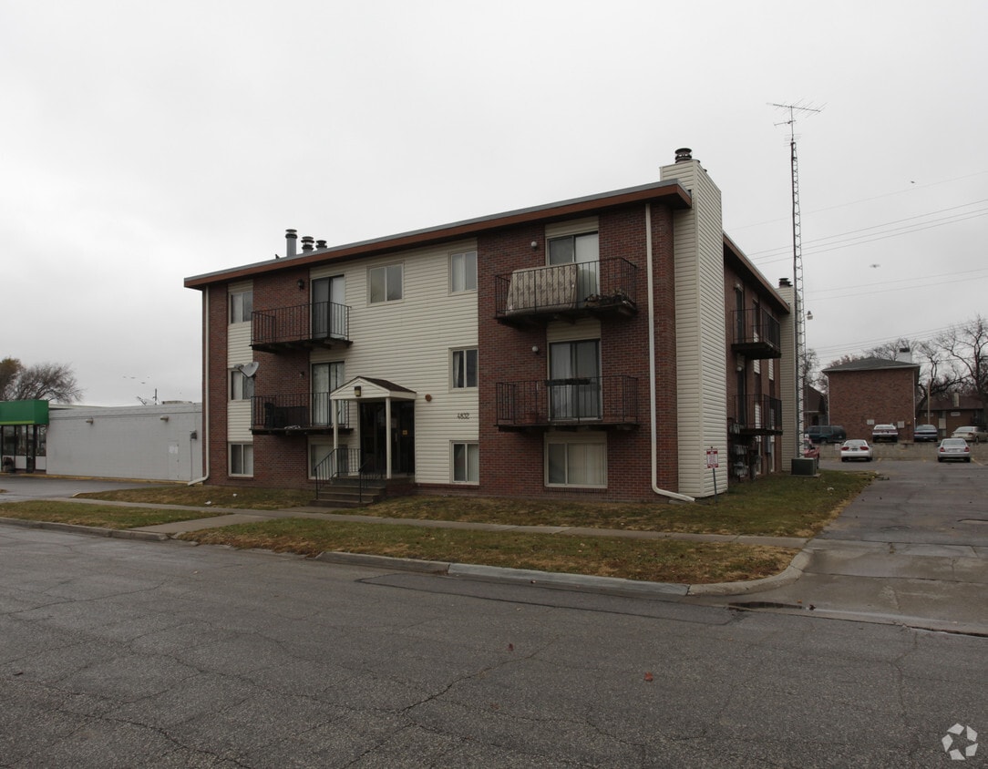 4832 Garland St, Lincoln, NE 68504 Apartments in Lincoln, NE