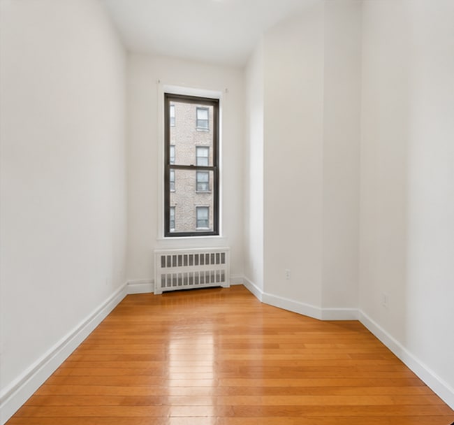Building Photo - 226 E 116th St
