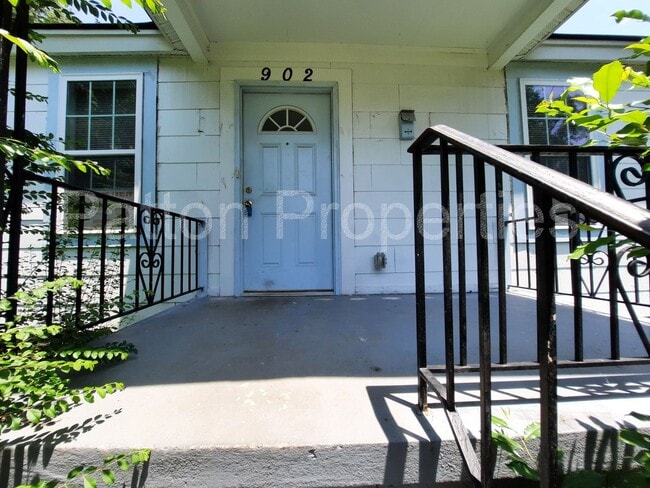 Building Photo - Five Points Home