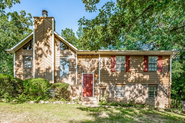 Building Photo - 5823 Willow Crest Dr