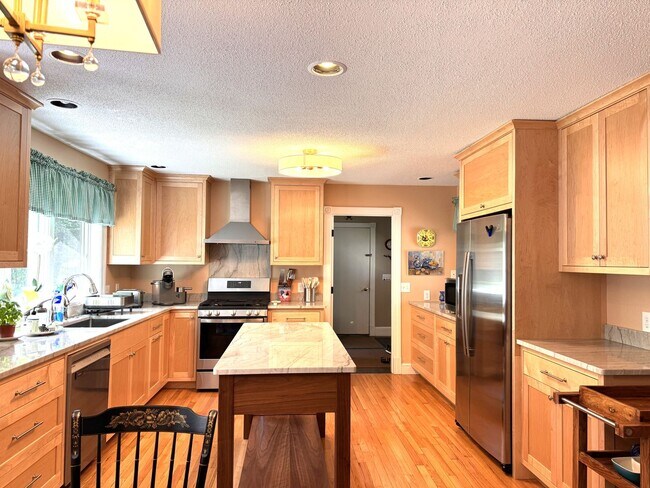 Foto del edificio - 476 Hawk Pine Rd