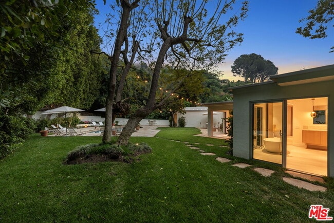 Foto del edificio - 9451 Hidden Valley Pl