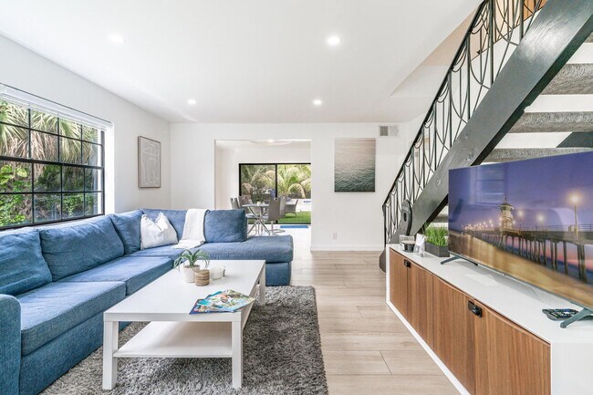 Foto del edificio - 807-809-809 SW 14th Ct
