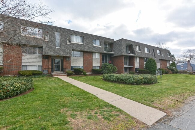 Building Photo - 76 Summer Ave