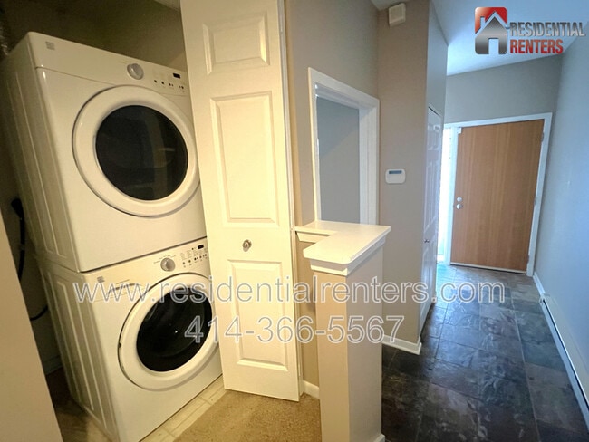 Building Photo - 2130 N Commerce St