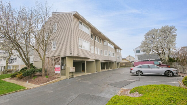 Building Photo - 16 N Monroe Ave